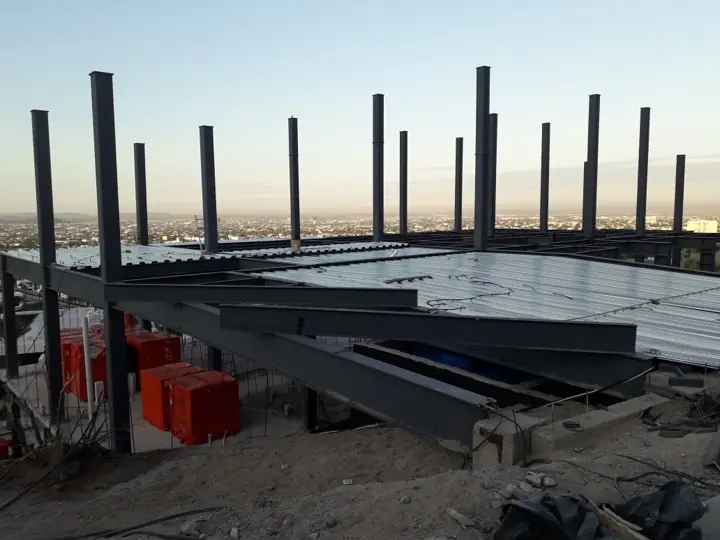 Casa RYO · estructura metálica y losacero